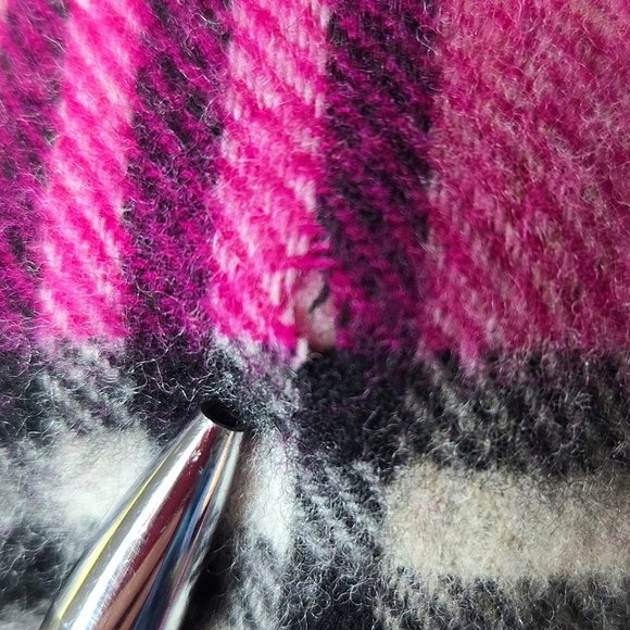 Authentic Burberry nova check scarf. Pink. - Picture 8 of 8